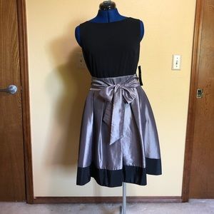 NWT holiday dress with bow